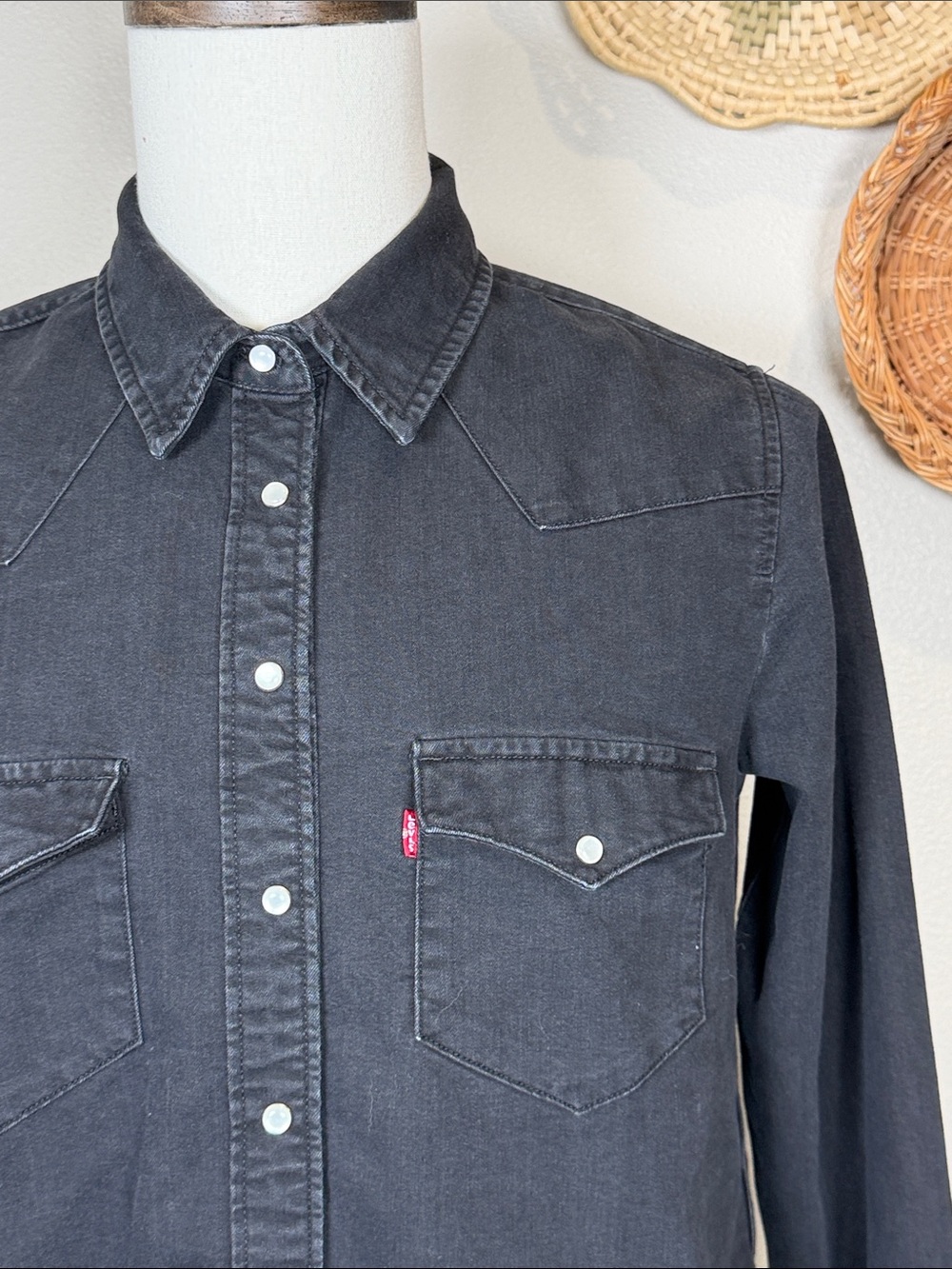 Men’s Levi’s Pearl Snap Up Black Denim Shirt Ling Sleeve Size Medium